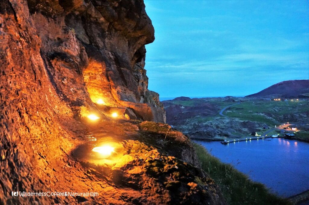Candles on the Heimaklettur ridge Heimaklettur ridge mini-blysin.