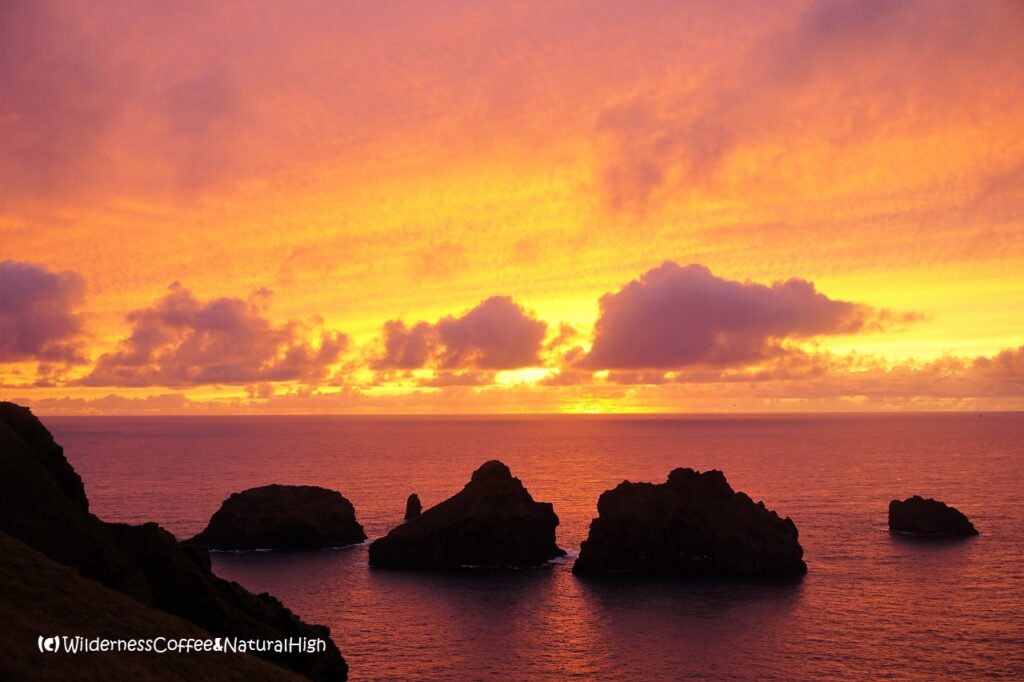 Sunset over Smáeyjar Sunset over Smáeyjar, Vestmannaeyjar, Iceland.