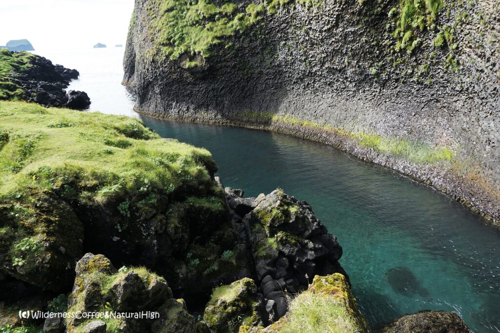 Kaplagjóta inlet Kaplagjóta inlet, Heimaey, Vestmannaeyjar, Iceland.