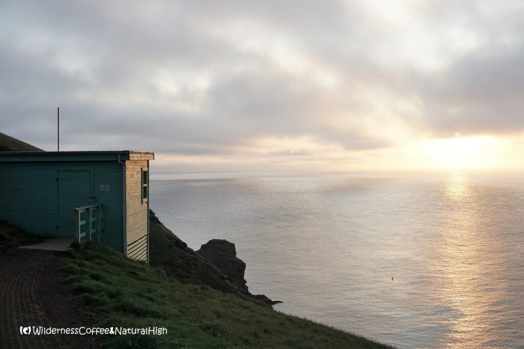 Stórhöfði puffin hut Stórhöfði coastal track puffin hut, Heimaey, Vestmannaeyjar, Iceland.