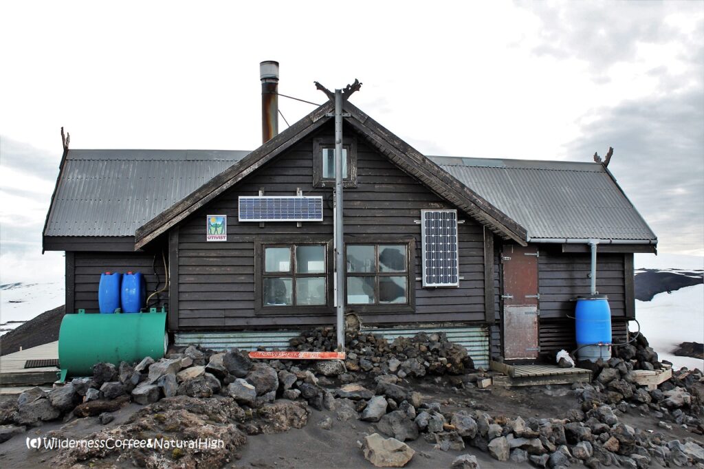 Fimmvörðuháls hut Fimmvörðuháls hut, Eyjafjallajökull glacier, Iceland.