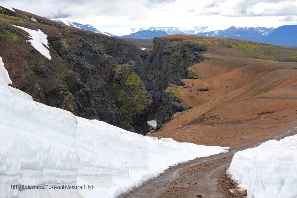 Ásgarðsgljúfur canyon and walls of snow, Kerlingarfjöll, Iceland.