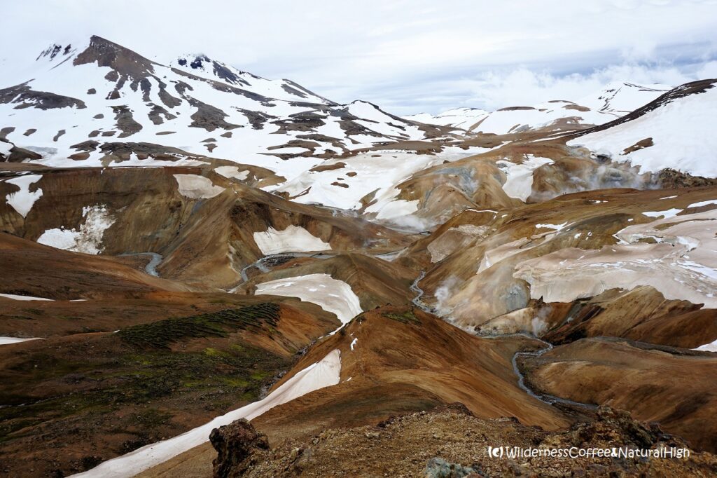 Het surrealistische landschap van Kerlingarfjöll IJsland tips: Hveradalir geothermal valley in Kerlingarfjöll.