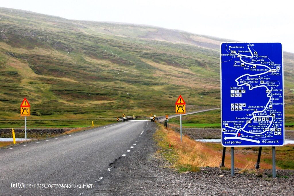 Bizarre verkeersborden Confusing Icelandic road signs.
